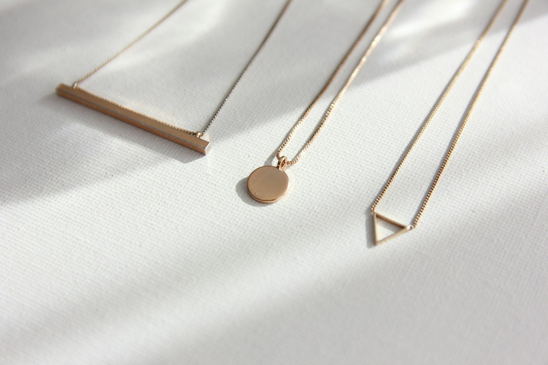 Colgantes de mujer con diseño geométrico dorado, ideal para regalo